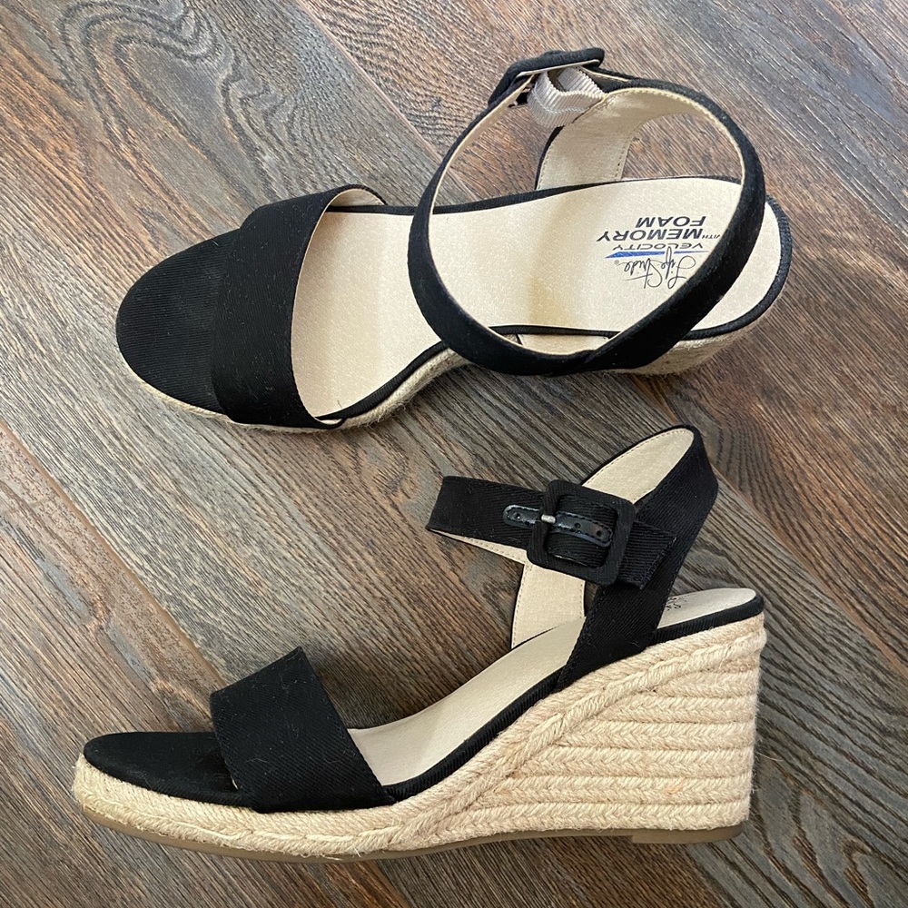 Lifestride Tango black wedge espadrille sandals